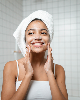 Gentle Cleansing: The Lowdown for Dry Skin